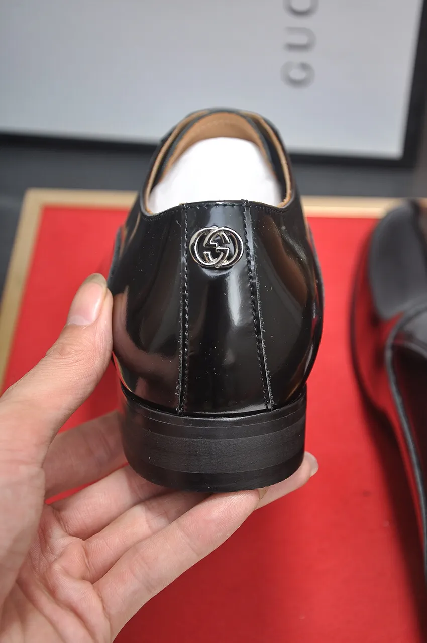 Men's shoes💰500💶Italy's top luxury men's shoe giant (GUCCI) (Gucci) (full cowhide lining) new arrival🍃Original European style🔰 Pleasant to the eye😍In order to make the shoes more durable and non-deformable🌀The production continues to follow traditional methods but there is still no lack of innovation💪Choose original sheepskin for the leather♻️ Smooth and natural And extra bright ⭐Made of imported cowhide, the first choice of rich people 38-45 (45 customized)